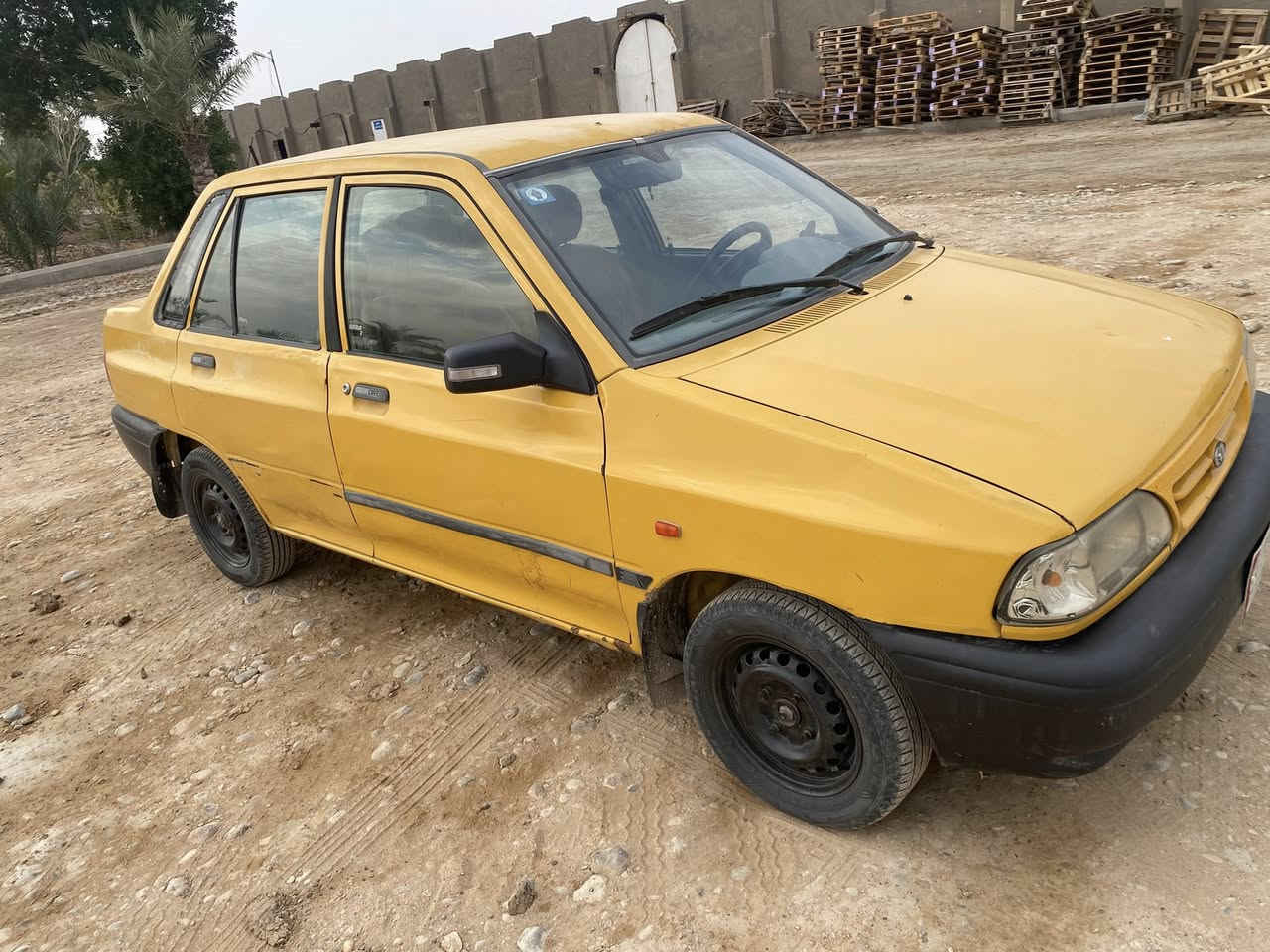 سايبا موديل 12  للبيع رقمها بغداد المالك الشرعي يسكن في بغداد هيئه عليها قليل حسب الاتفاق للمشتري يريد مصفره ابيعله مصفره السعر 23 وبيهاا مجال حق الجيه والاتصال  التواصل مع الحائز ***********
