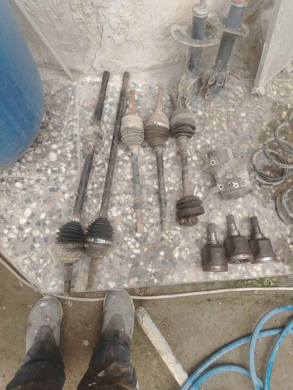 السلام عليكم غراض نيسان سني ياباني قيم واخذ حي الجهاد ***********
