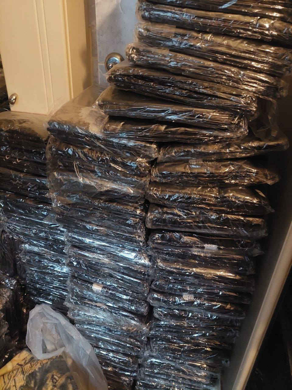 ✨️شروة تيشرت رجالي لون اسود فقط
✨️قماش زارا  ليكرا 

✨️العدد. 6000 قطعه 

✨️السعر  1.80 $
تركيا 🌹


**إذا كنت صاحب هذا الإعلان وتريد حذفه لأي سبب، رجاءا أرسل رسالة إلى الدعم الفني**