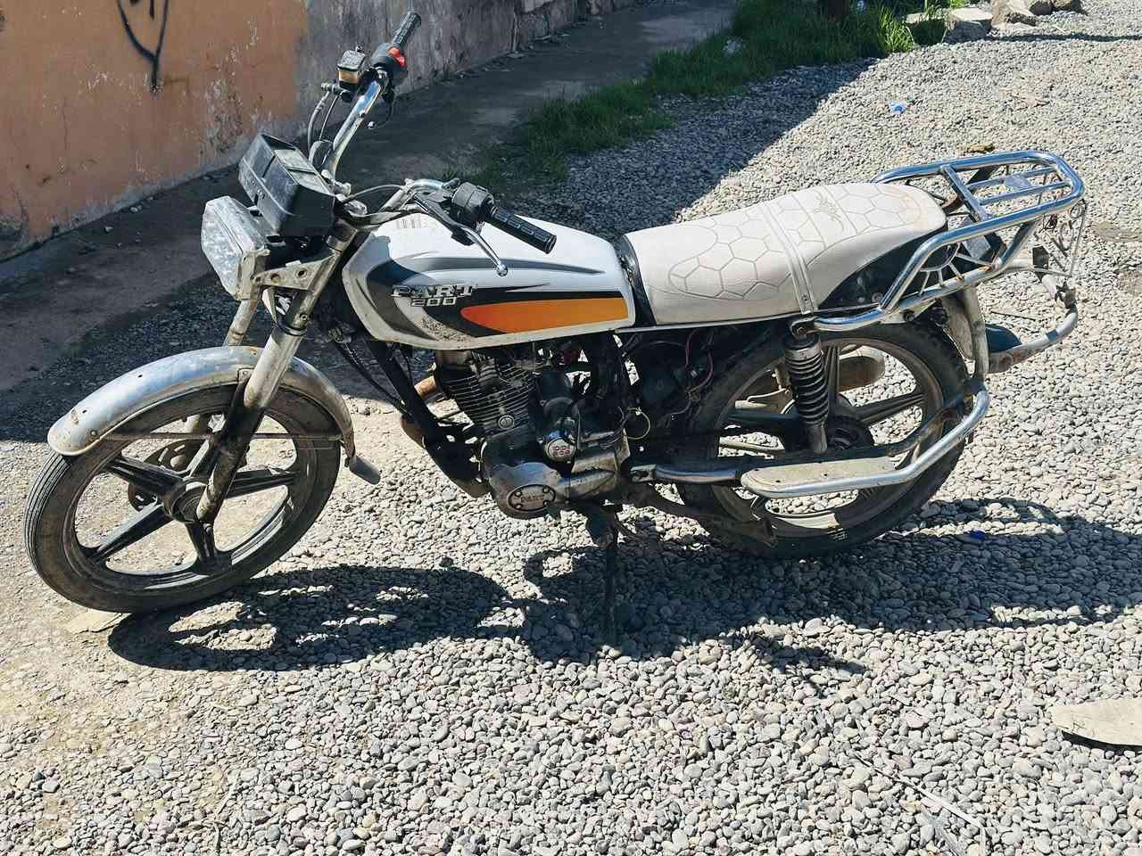 موطور للبيع ب 300وبيه مجال ***********
