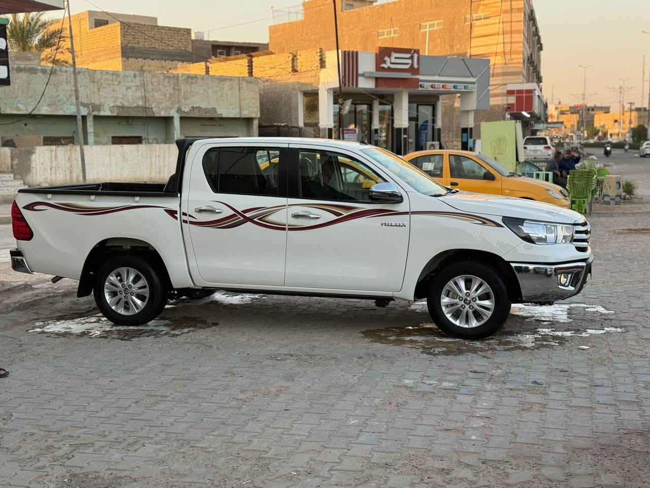 السلام عليكم للبيع بيك اب تيوتا هايلوكس مديل 2024 كويتي أساير فول مواصفات مكفوله كفاله ماشيه 40 الف سبير مانازل سياره جديده ومناسبه سعر حلو  مال جناي رقم مثنى نكليزي سنويه جديده وهزه المثنى المركز اسعر  للستفسار ***********
