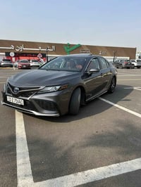 كامري xse 2022 فول مواصفات هايبرد ماشية 30 الف كيلو بيهه تبديل قمارة ....