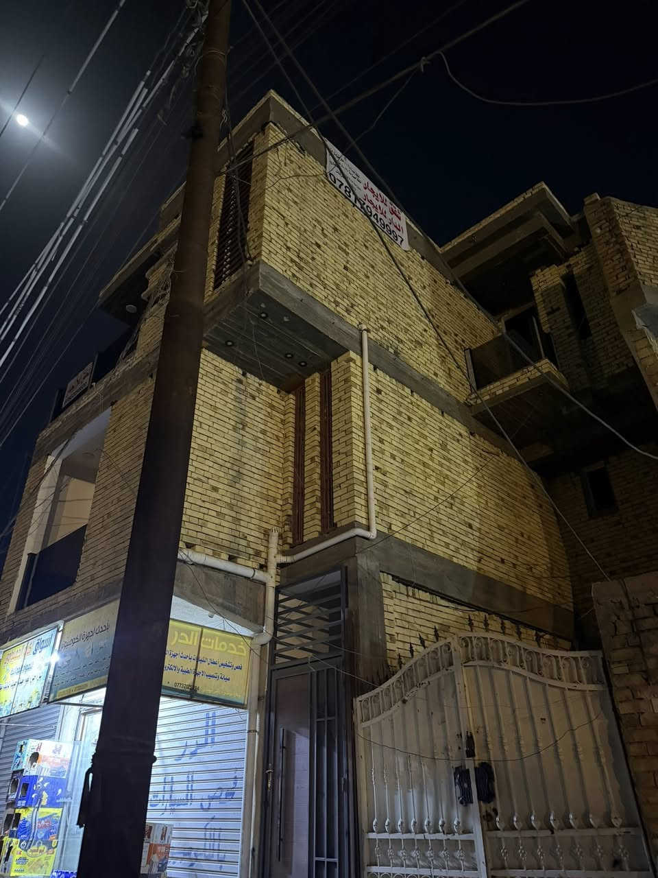 بناية للايجار
مقابيل كلية التربية 

المجلس البلدي سابقا 

***********

                                  

                               تحتوي على 

دار مساحه ٢٠٨ م للاغراض التجاريه والمكاتب والشركات

               شقق للايجار 

شقة مساحة مساحة ١٥٠ م 

طابق اول 

شقة مساحة ١٢٠ م طابق ثاني
