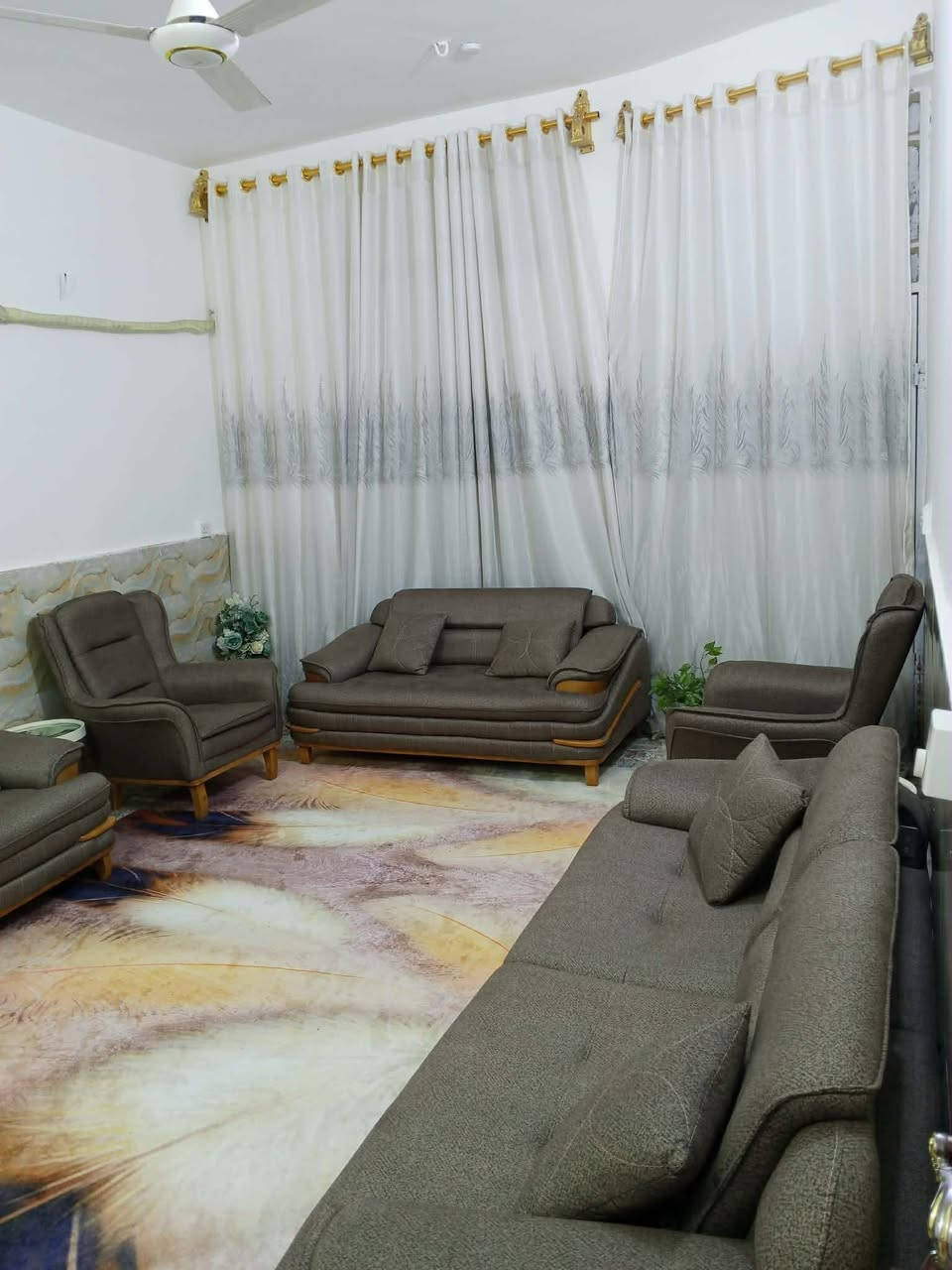 السلام عليكم ،،

#دار سكن طابو زراعي للبيع 

الموقع/ السياسيين الزراعي #ثاني دار عن التبليط

مساحة الدار / ١٥٠ متر (مربع ) ١٠ متر في ١٥ متر 

 بناء حديث طابق واحد يحتوي على استقبال وصالة ومطبخ #وغرفتين نوم وصحيات #بناء طابوك 

السعر/ ٧٥ مليون وبي مجال 

للاستفسار اكثر الاتصال على الأرقام التالية 

📞***********📞***********
