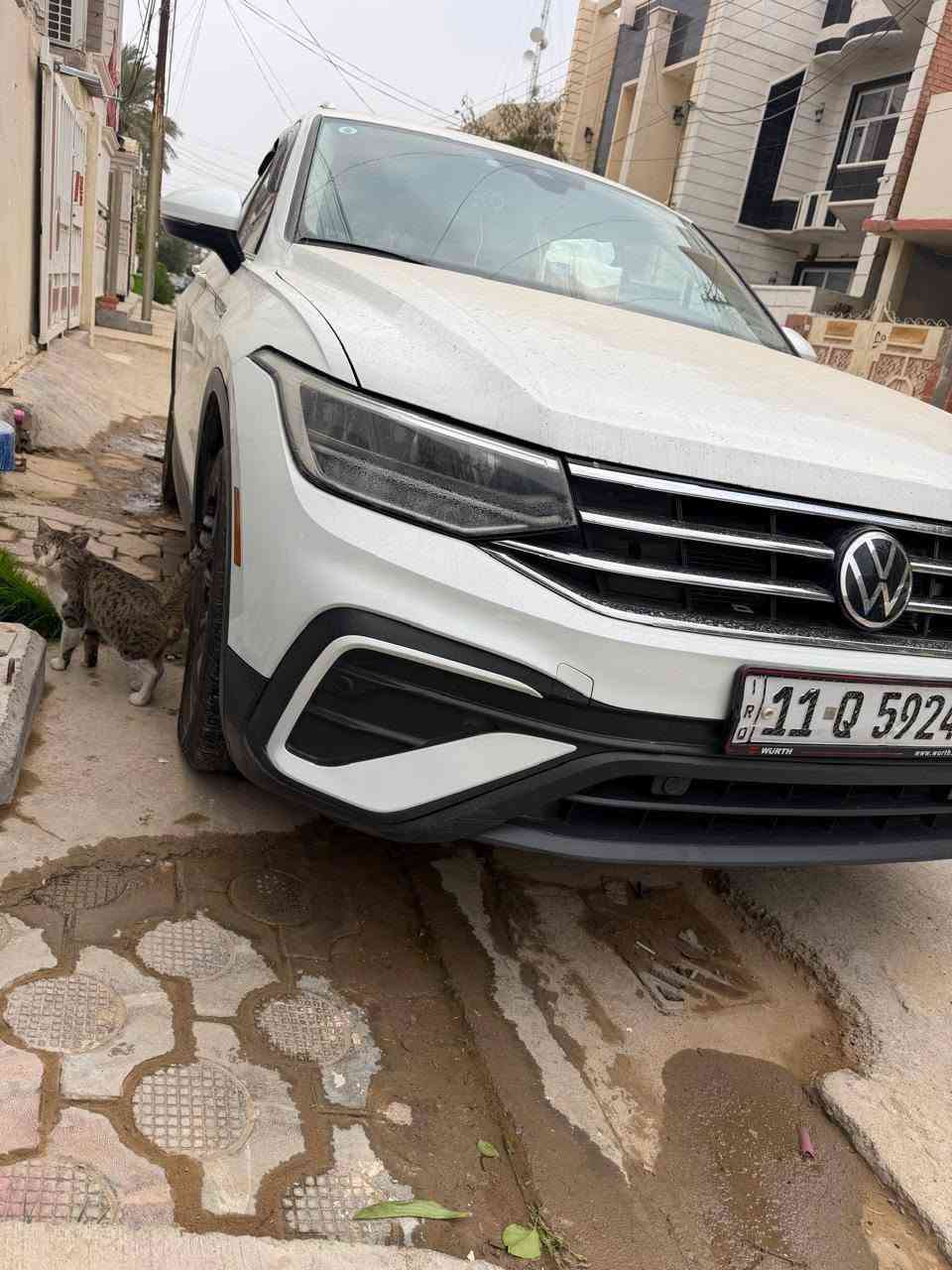 للبيع فولكس فاغن تيكوان 2023 (Volkswagen Tiguan) SE
✅ موديل: 2023

✅ اللون: أبيض لؤلؤي

✅ محرك اقتصادي وقوي ومزود

✅ جير أوتوماتيك +تشغيل عن بعد +ابواب كله بصمه

✅ شاشة + Apple CarPlay

✅ كاميرا خلفية وحساسات ورادر كل الجوانب ومنع تصادم امامي وخلفي وجانبي + تحديد مسار +تحديد سرعه

✅ السيارة نظيفة جداً واستعمال شخصي.

 السياره 7 راكب

السياره فول مواصفات عدا الفتحه 👍 

الملاحظات:

باب خلفي صبغ.

باب السائق نصف صبغ.

أيرباك باب ايسر خلفي فقط

السيارة حالتها ممتازة ميكانيكياً مال شركه وكله جديد ومضمون +السياره دهن كله شركه + وكله سوبر ومحسن ابد ممخلي اله عادي معتني بيه كلش 

السعر.190 وبيه مجال


**إذا كنت صاحب هذا الإعلان وتريد حذفه لأي سبب، رجاءا أرسل رسالة إلى الدعم الفني**