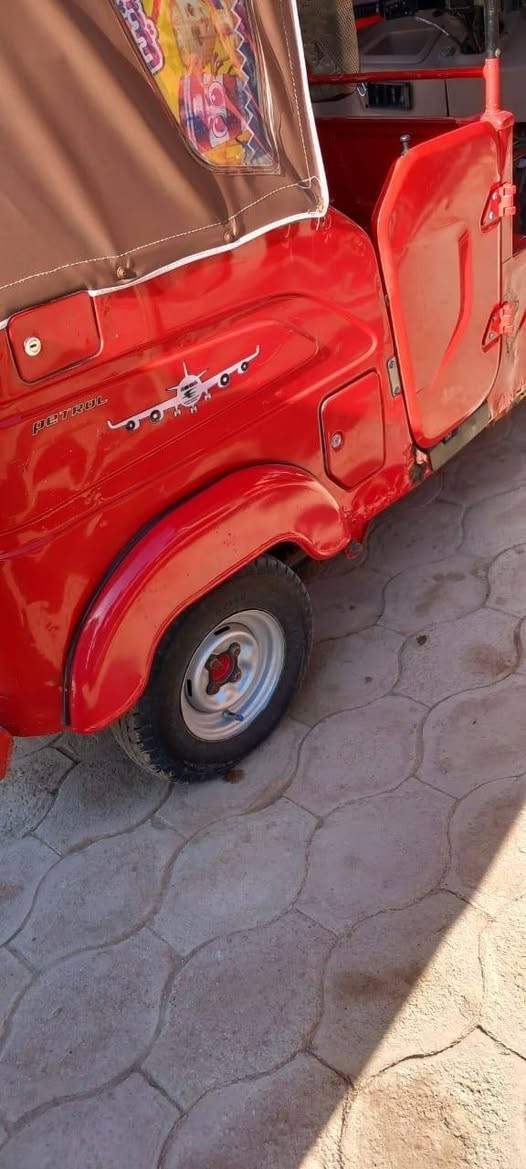 السلام عليكم تكتك للبيع موديل ٢٢ شهر ٨ تكتك رقم بصره المكان عماره اتصال***********
