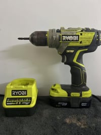 دريل ريوبي ياباني • مع بطارية وشاحن • للحديد والطوبة