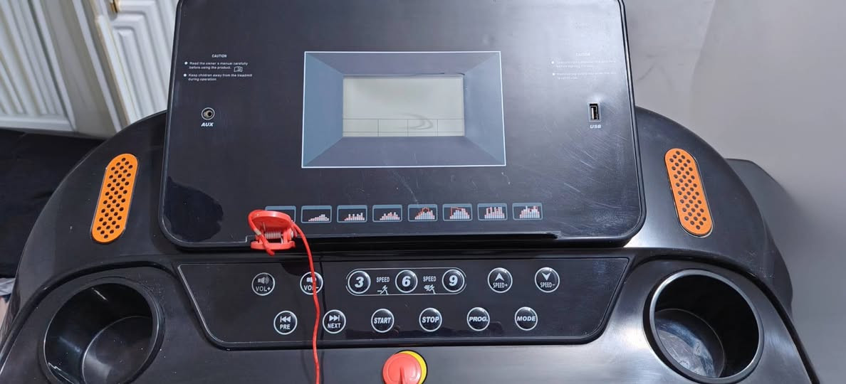 جهاز جري مع قرص خصر
مستخدم قليل و نظيف ...
يتحمل وزن 150 
مع حزام هزاز كهربائي للدهون و مكان لشناو بطن ملحق ...
وبه منفذين لتشغيل مقاطع صوتية (USB بدون توصيلة) و (AUX مع توصيلة ) و بصمة الامان ...

الشاشة راح تحتوي على السرعة و دقات القلب و المسافة و السعرات الحرارية المحروقة ...

حساس قياس دقات القلب راح يكون على الجوانب مع ازرار التحكم بالسرعة و التشغيل ...

ما به خاصية الجبلي ❌ ...

السعر ب200 الف علما الجديد مالته يكون قريب ال500 ...
مكاني بغداد ..حي الجهاد ...و ماكو توصيل ...


**إذا كنت صاحب هذا الإعلان وتريد حذفه لأي سبب، رجاءا أرسل رسالة إلى الدعم الفني**