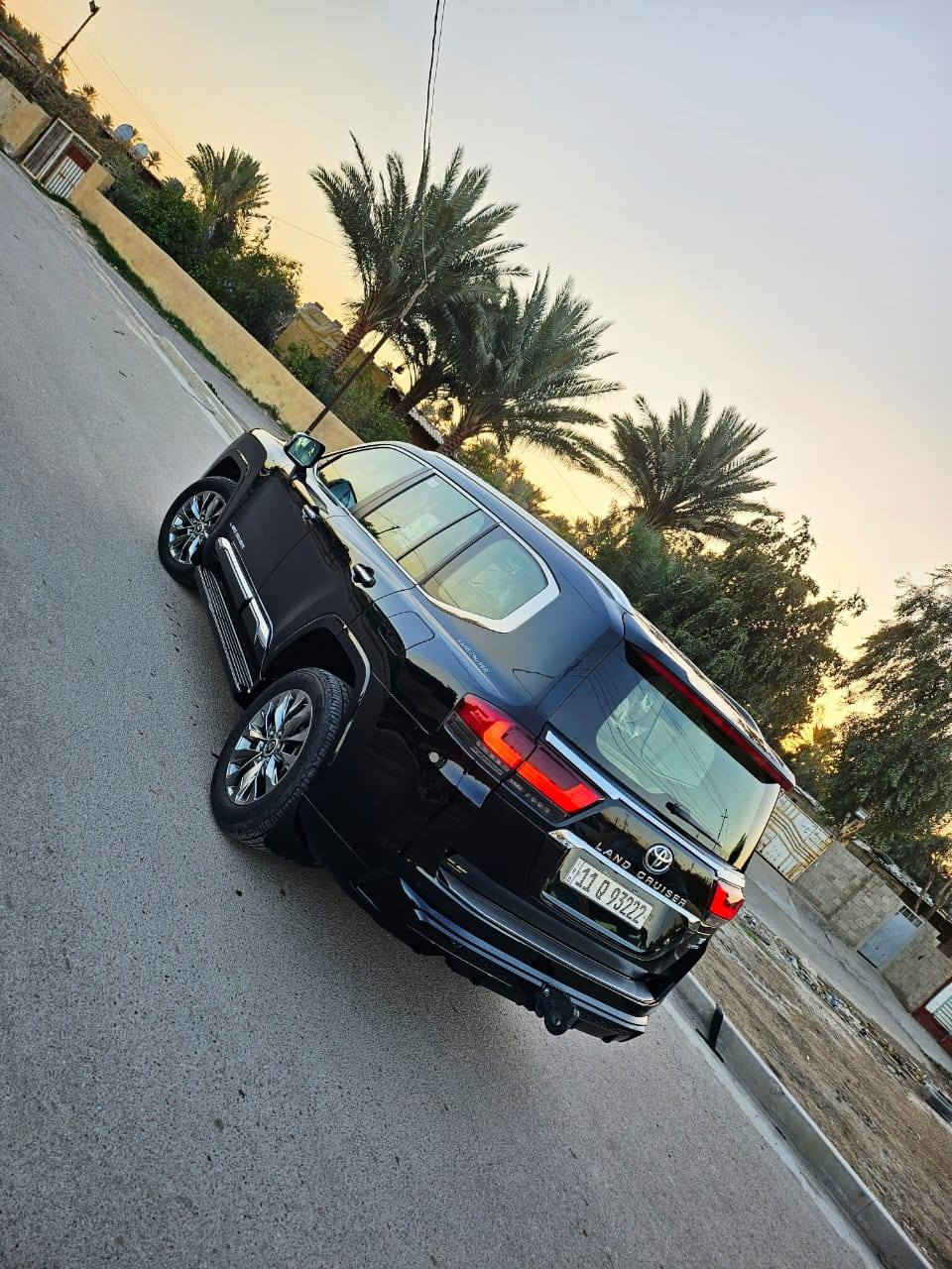 رجائا لاتخلط السعر ببن الvx ,وال GX  بيع اومراوس
لاندكروز    ٢٠٢٤   VX  اعله فئه حت الابواب شفط
 (((   ماشيه   28 الاف     )))
محرك         تنفس طبيعي ٤٠٠٠   
مغلفهppf من هيه زيرو يم الشارقه 
***********اسيا
*********** اثير
السعر انشالله مناسب 73800 دولار يعني ٧٣٨ ورقه
السياره  رقم  ((بغداد   مميز))     السنويه  بسمي

مكفوله من كلشي فقط اقل اصبع يم لايت بارد 
مواصفات 
ابواب شفط
-سلايد روف
-جميع الكشنات كهرباء وتدفئه تبريد 
-كرسي السائق خزن ثلاث وضعيات للذاكره
-تشغيل عن بعد + دخول ذكي 
هاندربيك بصمه + اوتو هولد 
-كشنات جلد
- لايت   ٣   عدسات  ولد نهاري امامي وخلفي 
-٥  كامرات  ( ٣٦٠  درجه)
-رادار  جانبي
-رادار خلفي
رادار امامي تفاعلي 
-حساسات امامي خلفي
-فور ويل  وانظمة تركشن ودفلوك ونظام زحف
-فول تحكمات ستيرن
-نظام صوت سماعات   JBL
-شاشات خلفيه
-زراك لايت
خمس بصمات السياره
ترحيب بل ابواب

وبقية المواصفات المعروفه في فئة  VX
