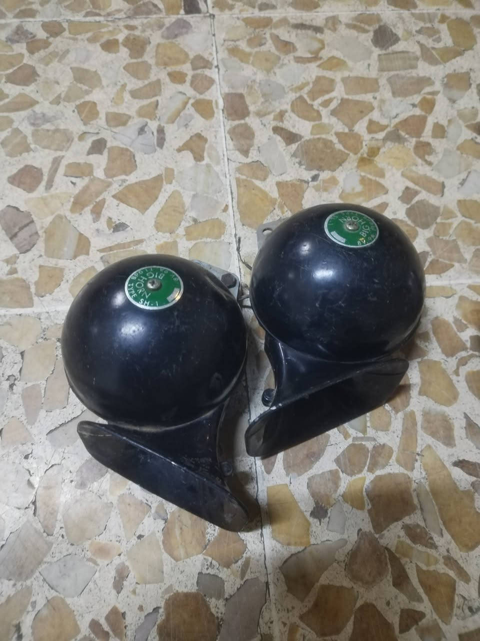 هورنات للبيع شغلات كلهن بوش استيل و بوش اسود و سيدان و اوبامه الشراي يتصل ***********
