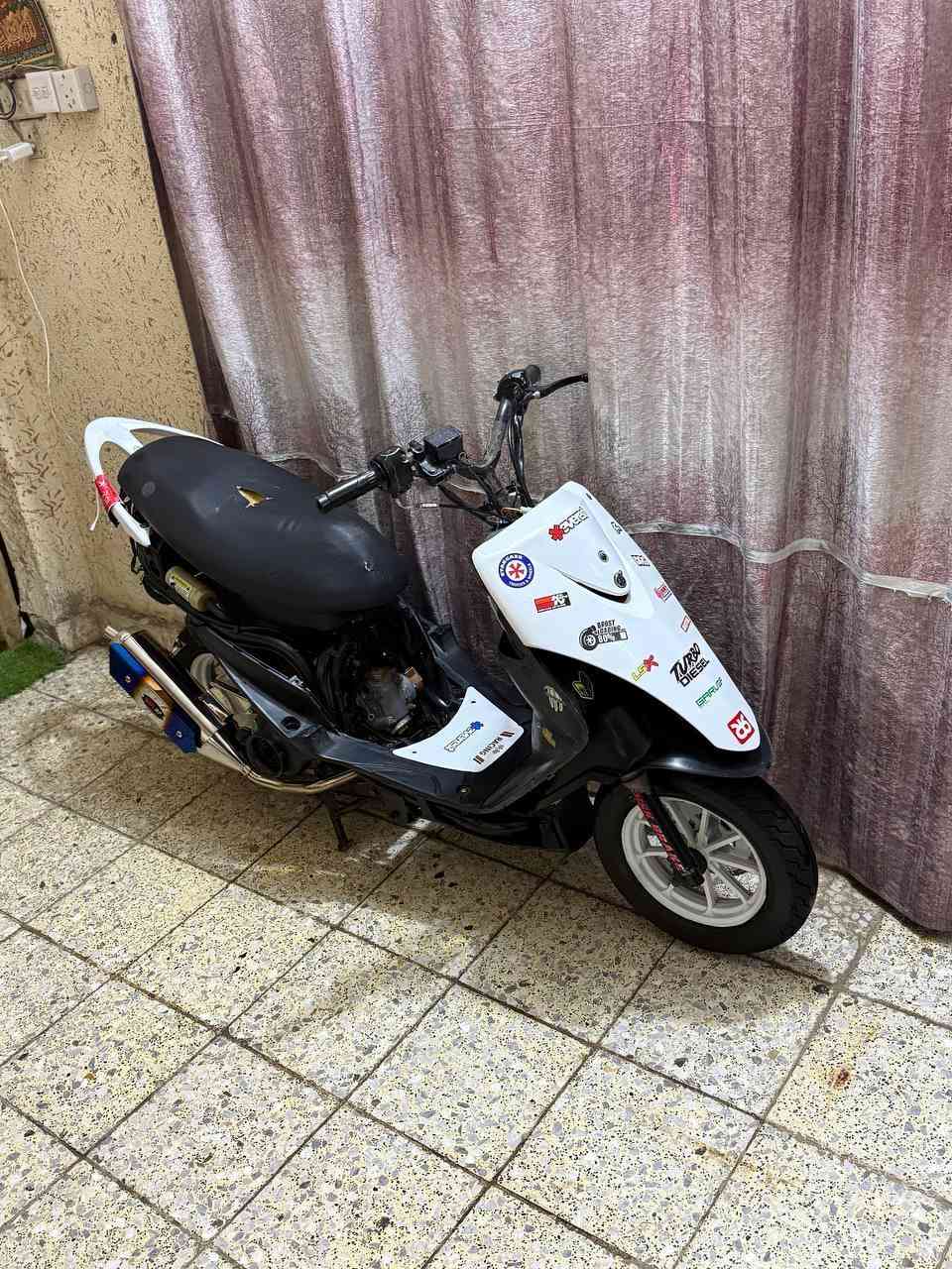 سلام عليكم (وعليكم السلام) 
عدك دراجه للبيع(اي حبيبي)
شنو نوعه (Max Adela)
شكد بوشته(٤٩ البلاد سلف ٥٥)
وين مكانك(حله حي الجزائر)
تكدر تجيني لفلان مكان (لا حبيبي اعذرني)
بيش عارضه (500)وبيه مجال
طيني رقمك(***********)

(مايعجبك منشوري لاتكسر بحلال العالم والله يرزق الجميع)
