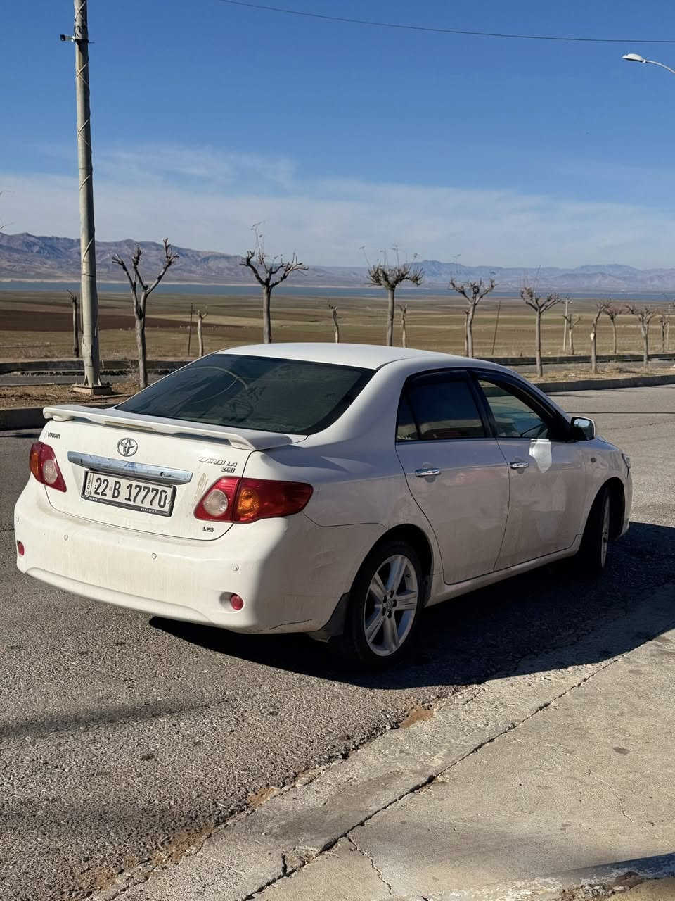 بیکاشۆ ٢٠٠٨بیلاد مەکینە گەورە خەلیجی
بەناوی خۆمەوەیە سەیارەکە هی ماڵی خۆمە 
سەنەویو و هەزە و رەقەم و ژینگەو ریگاو بان و هەمو شتی تازەیە 
  بۆیاغی  نییە و تەنها ٢ بستی بۆیاغە ویل و تایەیی ١٧ ی کەنەدی لەسەرە ئاوینە شەفتە و عاسەیە و شاشە و کامیرایە و دەسک نیکلە بیلاد. و ناو زەردە و ٤ جام کارەبایە 
0751 168 0061
