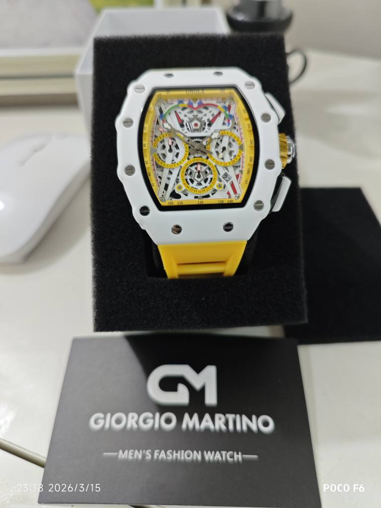 هذه الساعة هي ساعة رجالية فاخرة بأسلوب "الهيكل العظمي" (Skeleton)، وتظهر تحت علامات تجارية مختلفة مثل ONOLA (موديل 6827W) أو Giorgio Martino كما هو موضح على البطاقة في الصورة. 
وهية مقاومه للماء لعمق 30 متر النجف, العراق


**إذا كنت صاحب هذا الإعلان وتريد حذفه لأي سبب، رجاءا أرسل رسالة إلى الدعم الفني**