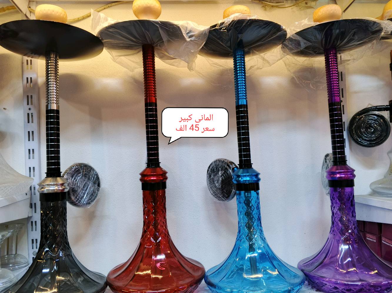 أنا أبيع مجموعة متنوعة من أنواع النركيلة المميزة. عندي نركيلة سوري نحاس وسط بسعر 60 ألف دينار، نركيلة ألماني وسط بسعر 25 ألف دينار، وشواك عثماني بسعر 45 ألف دينار. الأسعار تتراوح والتشكيلة متعددة تناسب جميع الأذواق.