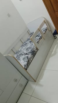 سرير خشب • دوشك • ثقيل