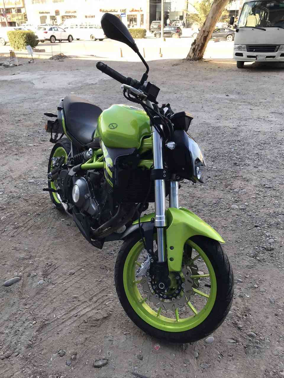 سعة المحرك 300cc
مديل 2022
محرك ممفتوح كفالة 
فقط مبدل كلجات 
وعندي الشاشة متشتغل احتمال سببها فيوز دراجة نضيفة حيل اديرلها دهن من وكالة 77 يعني دهن 77 مرقم بغداد ومكانها بغداد الكرخ وجاهزة شغالة ماشية اقل ال ٥٠٠ كيلو مداريها حيل 
السعر 4300 وبي مجال بسيط 
للاستفسار ***********
