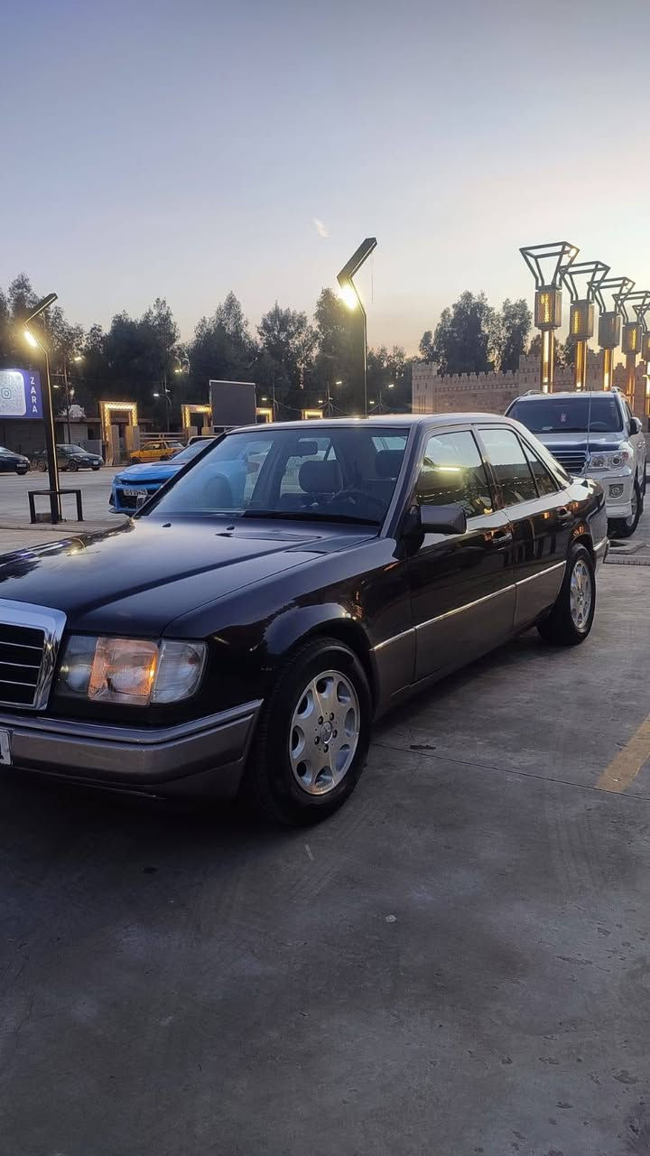 السلام عليكم.... مرسيدس دب  1990على وضع الشركه بيها صبغ رش شرط قطره معجون ما بيها باب الي خلف السايق وجاملغ الخلف.. محرك ديزل 5سلندر سنويه لغاية 2030بيها حصه گاز 40لتر بين يوم ويوم يعني 600لتر گاز وايل بالشهر توربوا هوك سحب أصلي ما بيها أي نقص برده شغاله تكوات خلفيه شغاله سلايت تنته طگتين شغاله شاشه أندرويد كامره رجوع   دبل مروحه دبل هورن أريل كهربائي دبل بصمه قفل مركزي جامات أماميه كهربائي تبريد شرط ثلج وحماوه ما تعبر  80 صارلها عندي 23سنه على يد وحده قواعد دبلات نظيفه  وظع شركة طخم تايرنظيف ... السعر 90ورقه وبيها مجال للطيبين للتواصل رقم موبايلي***********
