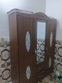 نضيف ٨٠٪ • ٦ خانات • مراية