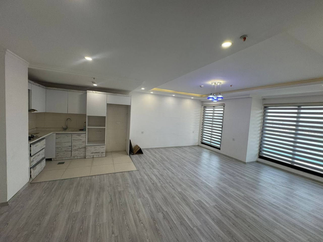 للبيع والإيجار
غرفة وصالة فارغة
مجمع واو تاور
المساحة: 100 متر
الطابق: 7
الإيجار: 400$
سعر البيع: 6 شدات ونص (قابل للتفاوض)
للتواصل:
***********
