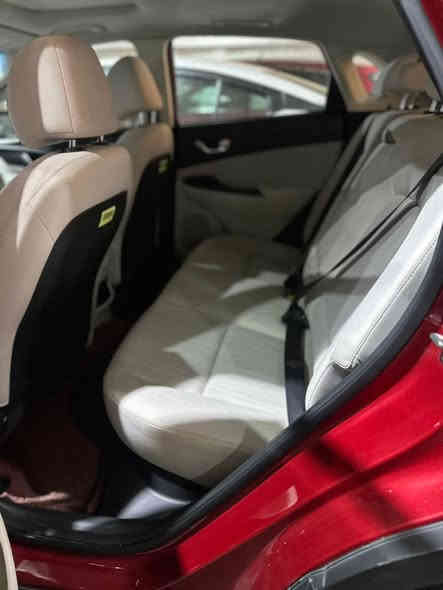 السلام عليكم كونا 2023 ماشية 27 الف خليجي فول مواصفات بصمة كرسي كهرباء فتحة شاشة كاميرا حساس امامي خلفي مري شفط وضعيات قيادة داخل ابيض نفكيشن شاحن لاسلكس محرك 2000 ويل جبير تحكمات وباقي المواصفات معروفة مكان السيارة البياع السيارة مكفولة بيها كم حالوبة ممبينة نهائي السعر 173 وبيهة مجال بسيط للاستفسار 
***********
***********
