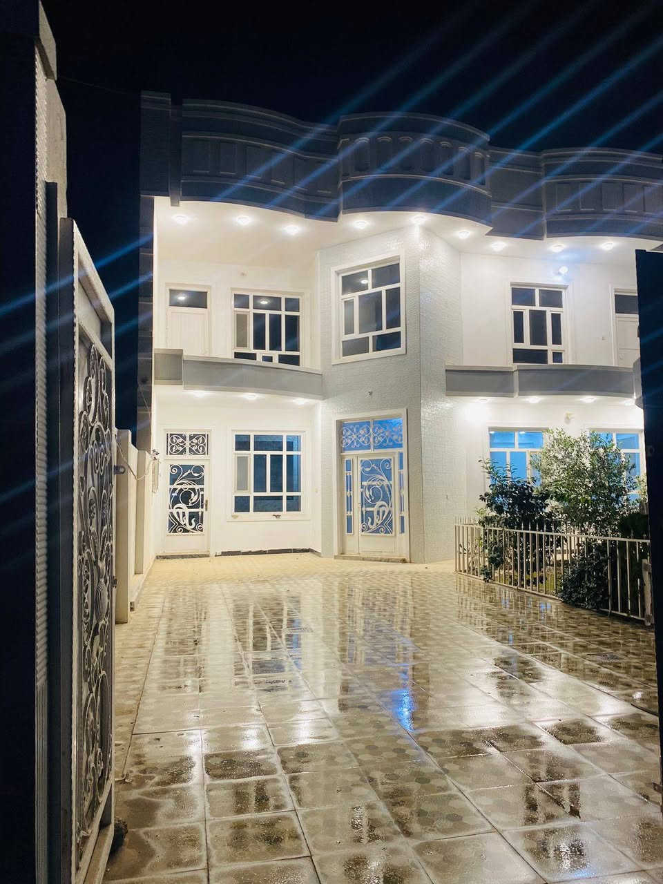 دار للبيع الفلوجه حي الأمين قرب جامع السلام شارع 20  المساحه 250 متر سند واقع حال 375 متر 5 غرف نوم بيت جاهز السعر 285 مليون  للتواصل  ***********  / *********** / ***********/ غير متواجد على الفيس
