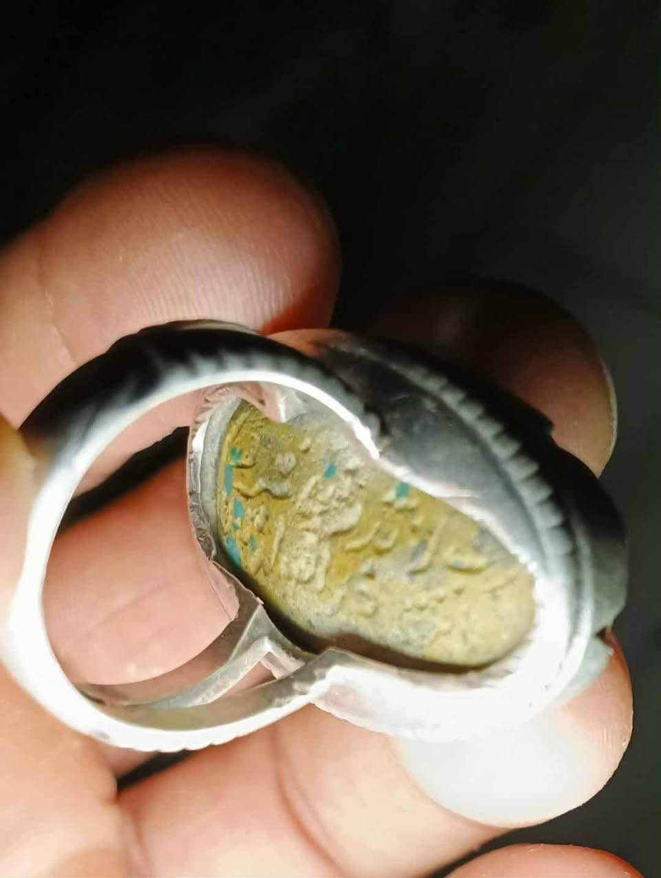 تفاحي نيشابوري جدا خشن صياغه يدويه ثقيله منقوش أسفل الحجر ((ربي لاتذراي فردا وانت خير الوارثين))
الحجر اصلي طبيعي غير معالج. 
السعر ١٠٠ الف قفل. مابي اي مجال. 
للحجز رصيد ابو ٥ اثير اجور توصل.  
اي تفاصيل اكثر خاص


**إذا كنت صاحب هذا الإعلان وتريد حذفه لأي سبب، رجاءا أرسل رسالة إلى الدعم الفني**