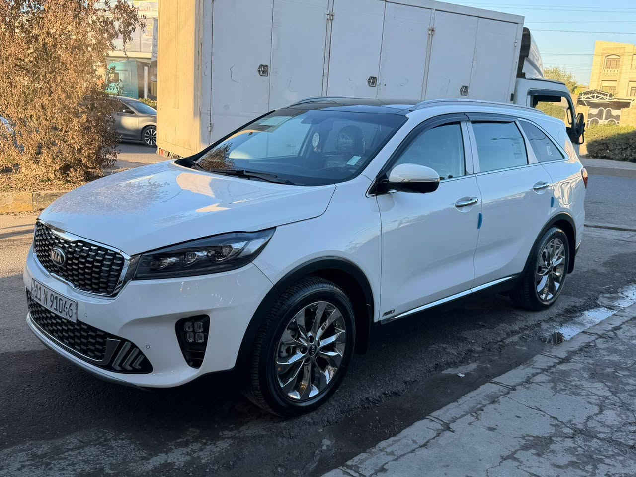السلام عليكم ورحمة الله وبركاته
🏷️ للبيع  فقط 

نوع السيارة : كيا سورينتو Kia Sorento 

سنة الموديل : 2020 

سعة المحرك : 3600 - V6 

اعلى فئة 1/1

⭐️بأسمي رقم بغداد تحويل ثاني يوم 

🎖️ المواصفات : 

- تحكم ستيرن 

- كراسي الأمامية كهرباء 

- تدفئة / تبريد 3 قطع 

- تدفئة / تبريد كراسي الاماميه

ـ تدفئة للكراسي الخلفيه 

- مثبت سرعة 

- رادار 

- سماعات محيطي 

- سايد بريك كهربائي - Sidebreak 

- كاميرات 360 درجة ( امامي - جانبي - خلفي ) 

- مري شفط 

-ويل كروم

- شاحن لاسلكي - Wireless

- صندوق كهرباء 

- ويل حجم 20 

- شاشة ابل كاربلاي - Apple CarPlay

- تخم تاير جديد 

- تخم حدادية جديد ( امامي - خلفي ) 

- نظام ترحيب 

- سقف بانوراما - panorama

- عداد المشي : 95,000 km

- نظام فور ويل ALL WELL DRIVE 

-تايرات الشركه بشرط سبيرها مانازل 

- داخل نضيف جداً ستيكرات الشركه موجوده + كتالوكات الشركة 

وبعد بيها هواي مواصفات ما مذكورة 

• مكفول كفالة عامة 

(السيارة استخدام شخصي من الدوام للبيت)

مكان السيارة : الموصل 

📞 للاستفسار اكثر 

***********
