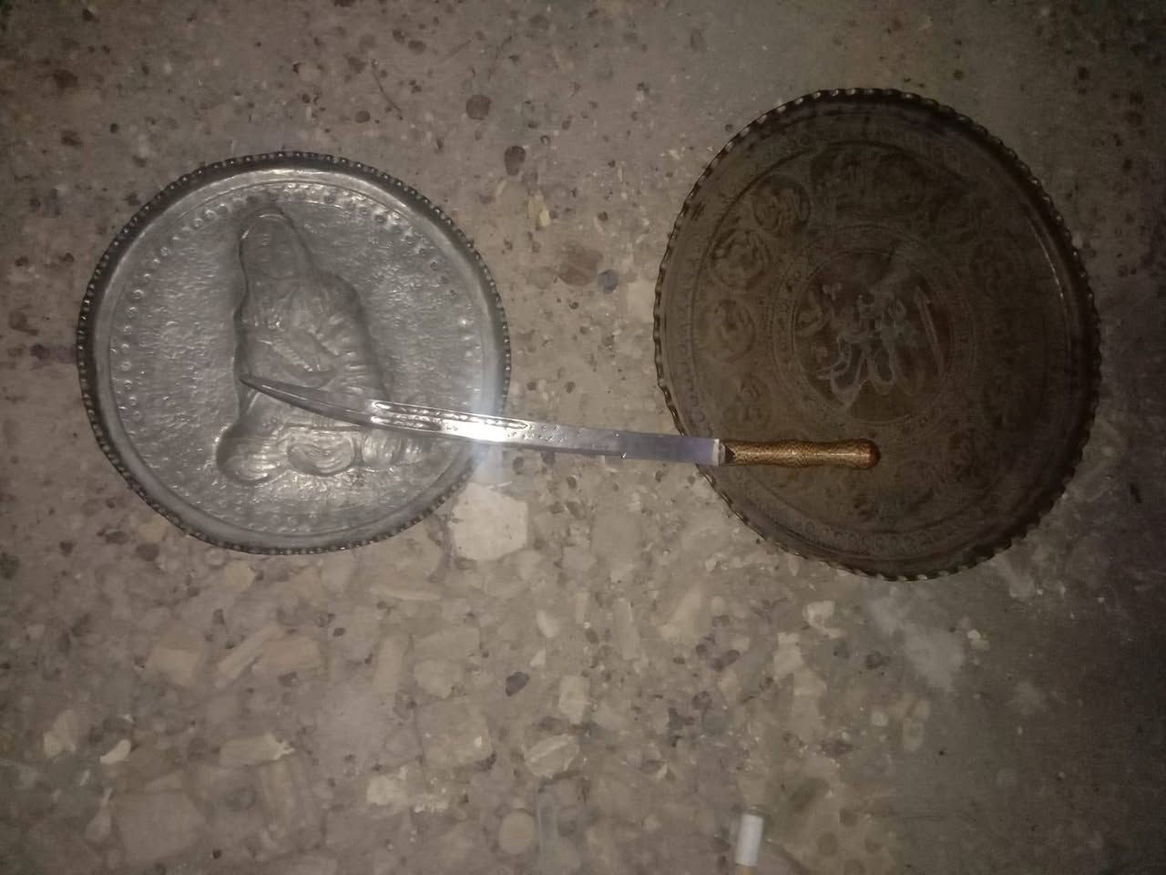 السلام عليكم صواني نحاس 100/100 اول صينه مخطوطه اسماء الائمه والثانيه صوره الامام علي (ع) نحاس الاصلي والسيف حديد لا فتئ الاعلي ولا سيف الا ذو الفقار سعر مناسب بغداد الدوره الاستفسار ***********
