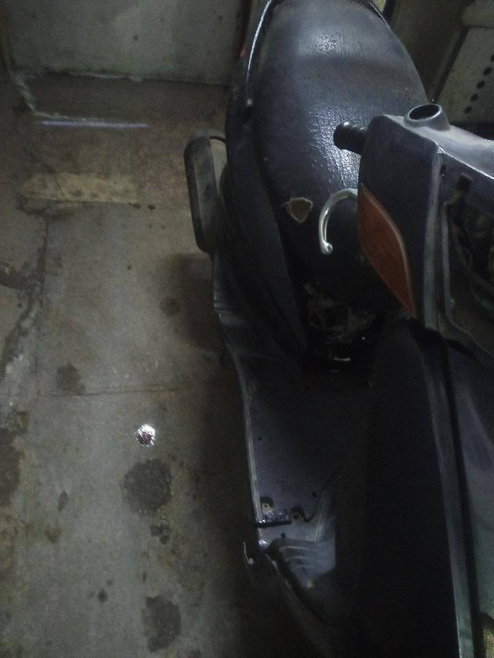 سلام عليكم دراجه سكنس نثيهه ياباني دراجه بلاديه الله شاهد دراجه صاله 4تشر متروكو كامت عندي وعفته عوزه بس تجفين كهربايات شغله كلشي شغال كابريتر خطين ستان حساس دراجه بكاني مدينه الصدر ب 300وبيه مجال وبيع كوم حديد  رقم وتساب متواجد***********
