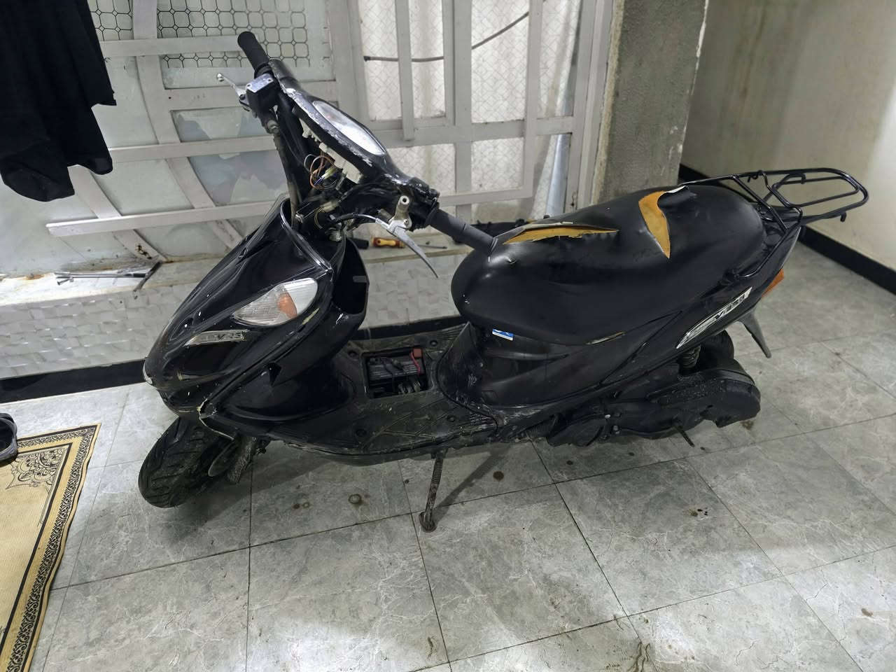 سلام عليكم دراجه ادرس ياباني دراجه بيها شلعة ومعدل تخبل بل مشي بس الكفرات شويه تعبانه والكلوب مالتها والمازده موجوده ما شادها مكاني بغداد الامين الثانيه رقم *********** سعر 350
