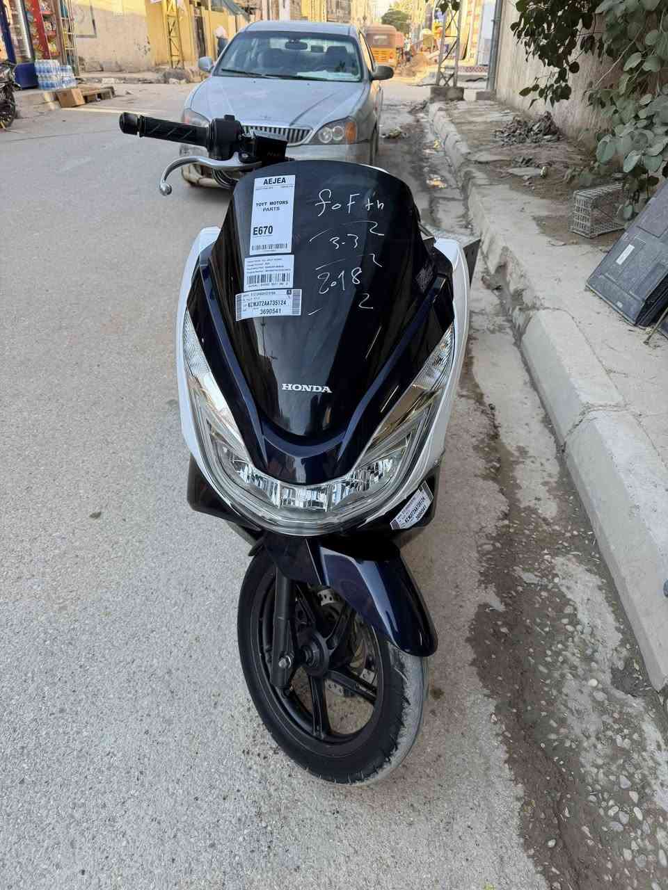 Pcx
جيل ثاني  ياباني 

دراجة جديدة شوفة عينك 

حساس زدحام 

حساس ستان 

ماشية ٣٤ 

دراجة كلش نضيفة 
لون حبري مميز 
مكينة ١٥٠
سعرة قفل ١٦$ لا تعبني وتعبك قفل 

مكاني بعقوبة

***********
