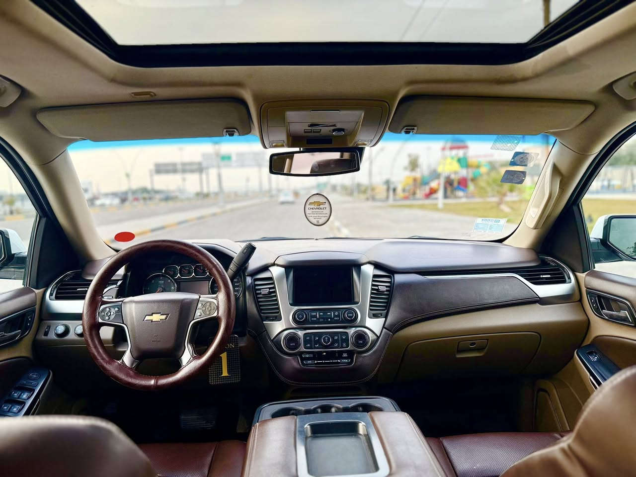 الـسـلام عـليكـم شوفرليت تــاهـو
موديل 2015 خليجي وكـاله المنــصـور 
رقم بغداد نكليزي بسمي سنويه لـلــ 2031
كفاله من الضربه وتبديل وصبغ ماعدا بارد 
محرك وكير بشرط مامفتوحات  ماشيه 120KM
مواصفـات LT  فتحه سقف كشنات جلد قاصه
 صندوگ كهرباء   السعر 295 وبيه مجال بصيط 
   رقـــم الــهـاتـف: ***********
