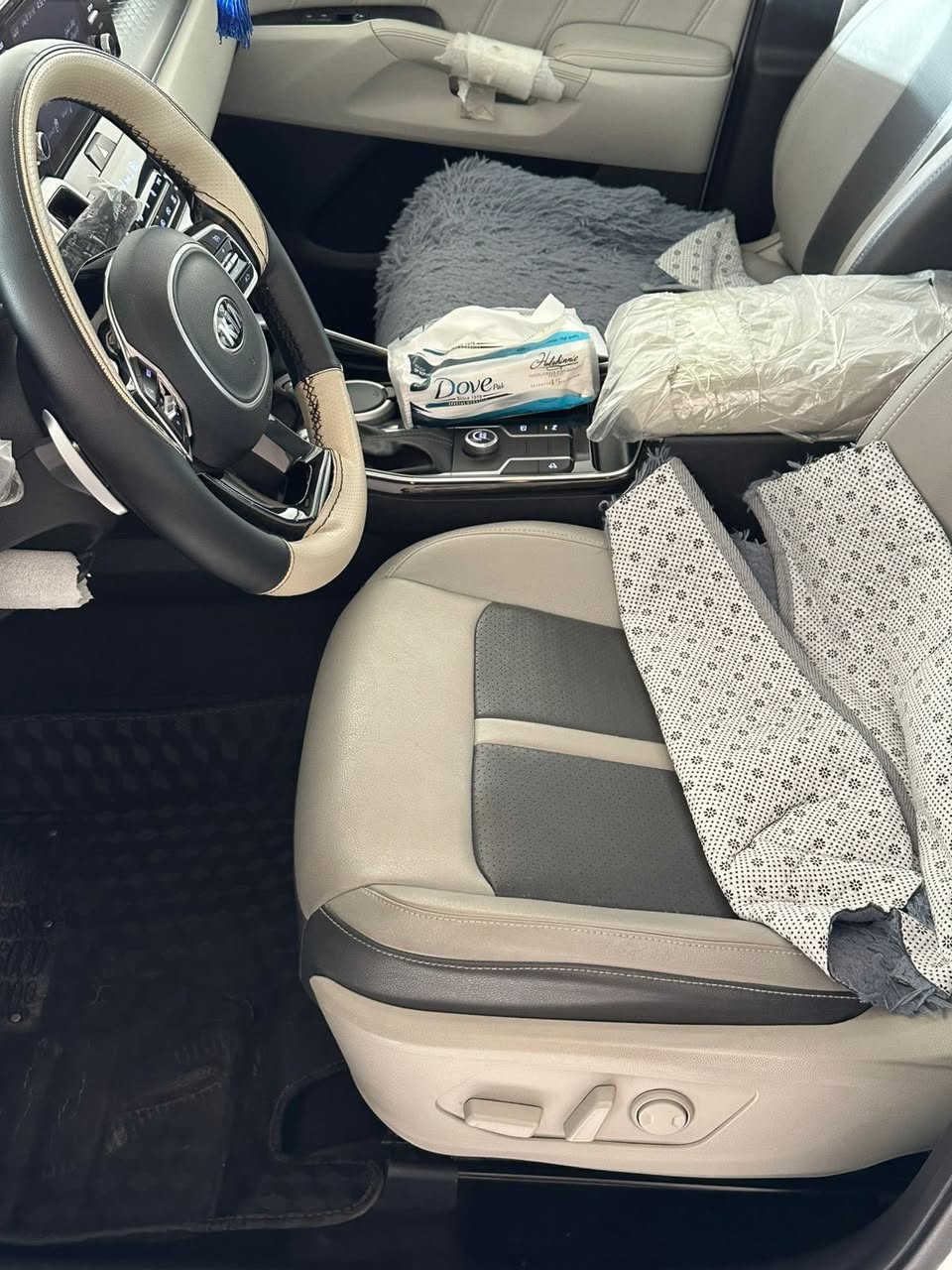 كيا سورنتو 2021
V6
ماشيه 112كم
نضافه كدام عينه 
سياره خليجيه 
0770 793 7112
سعره 277بي مجال ال طيبين
