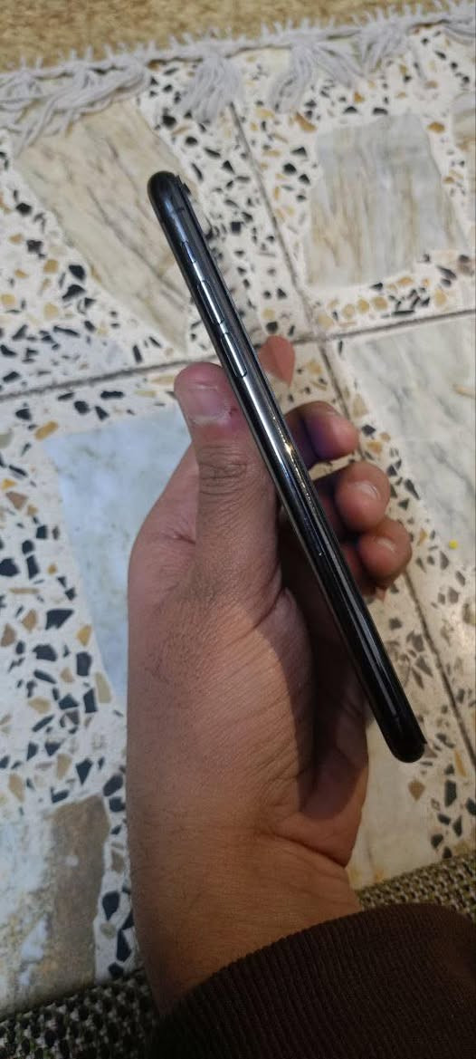 السلام عليكم 
أيفون 11برو ماكس 
ذاكره 512
بطاريه 74
بلادي وتر بروف برغي مامفتوح بي 
مكاني بغداد العبيدي 
***********
