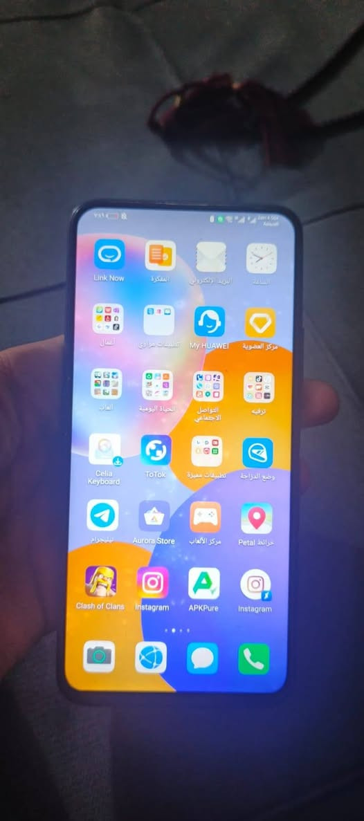 السلام عليكم 
هواوي Y9a 
ذاكره 128 عشوائيه 8 
مبدل شاشه اصليه والكامره مكسوره مثل ما موضح كدامك 
مابي اي نقص غراضه فقط شاحنه (يدعم الشحن السريع وتجي ويا شاحنه 64 واط)  متوقف خدمات كوكل بلي وطبيعي كل التطبيقات شغاله وسيم كارت شغال السعر 75 الف قفل مكاني بغداد  قريب على الشعله رقم الهاتف *********** ممتواجد على الماسنجر.
