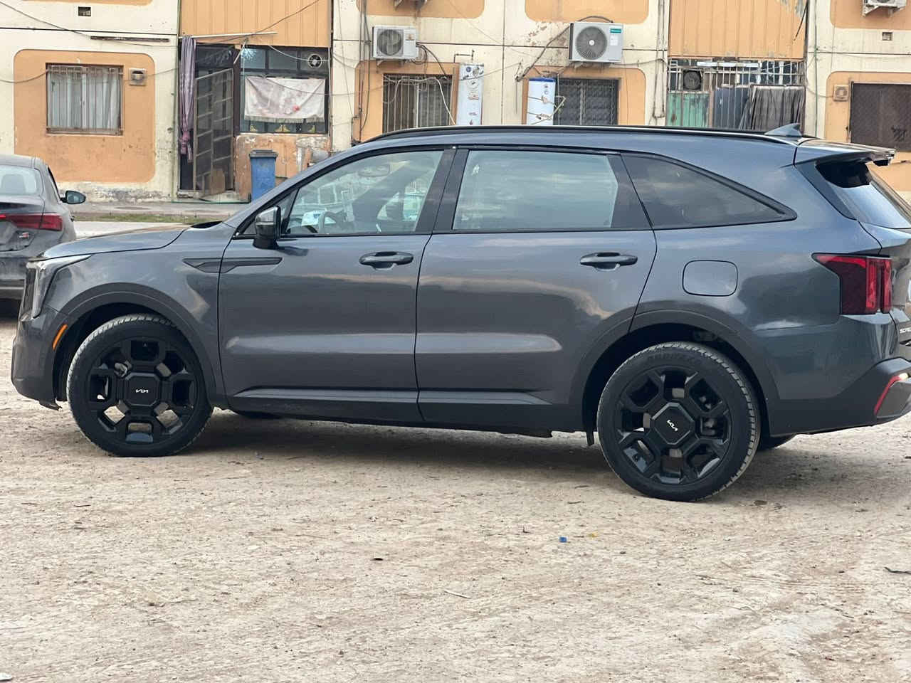 كيا سورنتو موديل2024 سبعه 7 راكب   برستيج اون لاين اعلى موصفات لمس بنوراما دخول كتاب مؤسسة الشهداء يعني تاخذ سياره مرقمه كامله مكان السياره بغداد الحبيبيه السعر210 وبيهه مجال  ما متواجد على الفيس ***********
