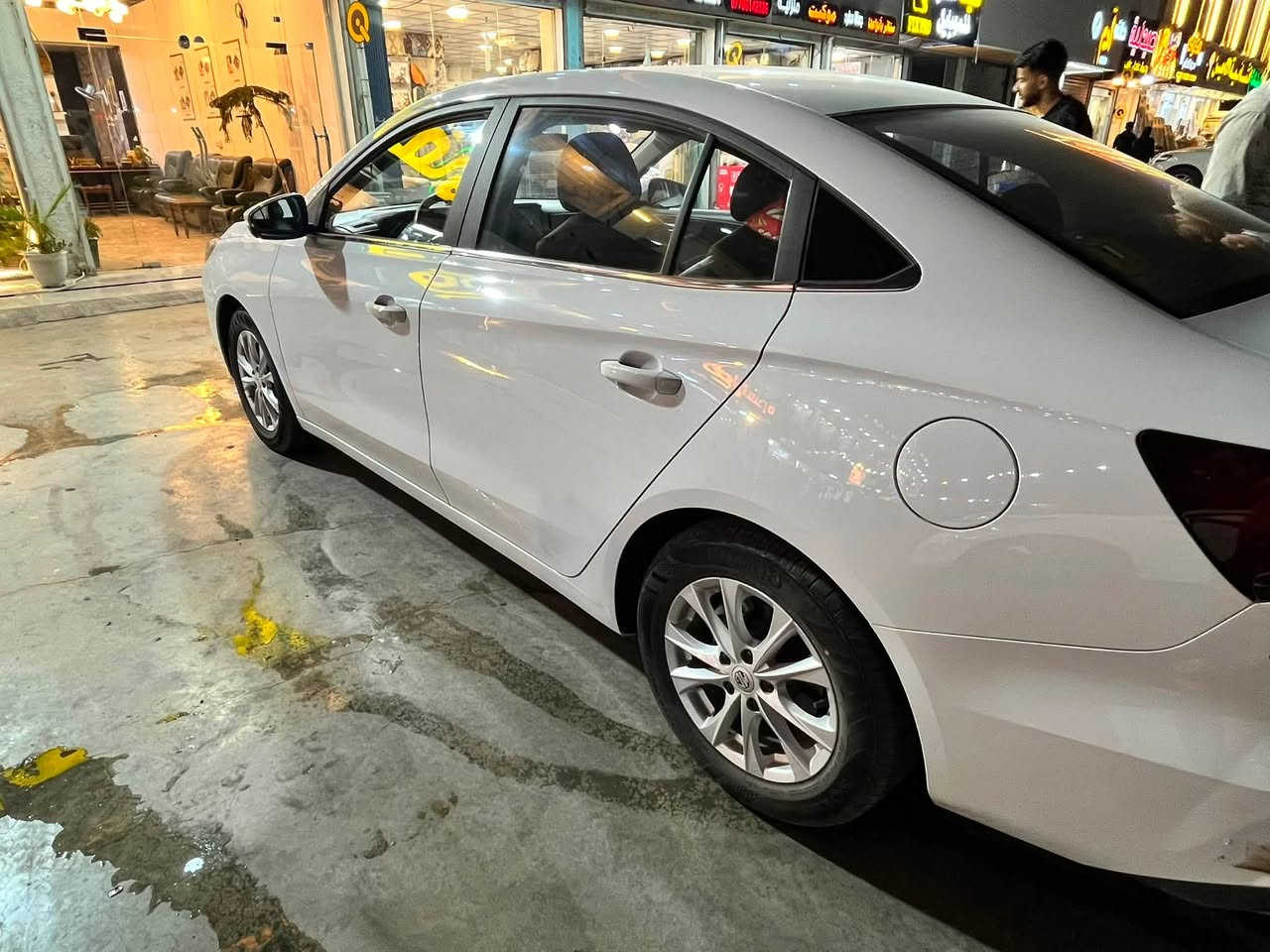 السلام عليكم للبيع MG5 ROEWE موديل 2024 سنوية بسمي رقم دهوك فول مواصفات مكفولة كفالة عامة عدى طخة بسيطة بالباب عكس السايق
 عداد المسافات 28 كيلو حقيقي قابل للزيادة
المواصفات :
محرك 1500/ كير اوتود /دواخل جلد/ سنتر لوك/ مدخل AUX امامي وخلف / تبريد قطعتين/ تدفئة/مقاعد رياضية/ أكياس هوائية تحكم مقود / مصابيح نهارية ومصابيح لد/
جام كهرباء ٤ ابواب/ نظام انذار/ حساسات خلفية وامامية/ دخول بدون مفتاح/ بصمة عدد 2/ فتحة بانوراما/ اشاير بالمري/ اندرويد اوتو/ نظام خرائط/ أوامر صوتية/ شاشة وسائط/ بروجكتر/ نظام ABS/ بلوتوث/ كاميرا درجة °360/ ابل كار بلاي/ حساس ضغط الاطارات/ مثبت سرعة وبعد عدة مواصفات مذكرتهن
السعر 103 ورقة وبيها مجال
مكان السيارة بغداد بسماية
***********
