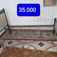 غرفة نوم • سرير • أثاث خشبي