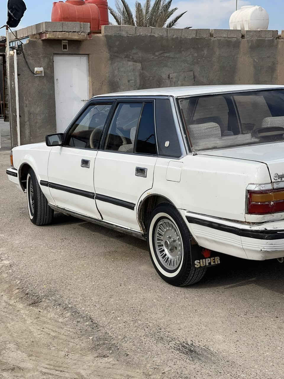 للبيع او المراوس كراون سوبر موديل ١٩٨٥ رقم نجف الماني مكينة وكير بلاد بيها خيط تبخير واللوحة الخلفيه ضايعه كامله معاملتها بس تحول تستلم ارقام انكليزية جدد مكفوله كص ونقل جثه وكافه الاصوليات تخم تاير جديد كهربائيات كلها شغاله حداده ٨٥ % اهوان هاي التفاصيل كلها والسعر٤٥ وبيها مجال بسيط للشرايه ***********
