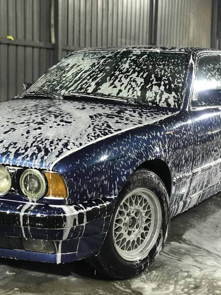 ‎مكينة 6 سلندر گير  عادي
ويل M والويل اللي بالصورة قديم هسة شديتلها ويل M 
‎حدادية حلوة وتبريد شغال بس فاتح الكمبريسر موجود عندي وصرفيتها تخبل
*********** 
سعر 40 وبيها مجال قليل 
ادوات شعدك نزل مراوس
