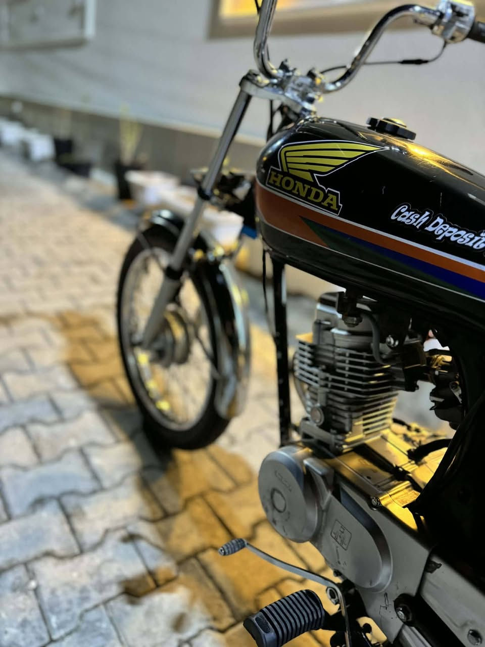 سلام وعليكم كلك كلك نامة لتعميرة كلة 24 لدراجة فول نضافة مفتوحة بس ولفات لمكينة تخبل تجي وتشوف بعينك  مكفولة عن لسرقة مكاني سماوه لشراي يكتب تم واني اجي خاص لسعر575 وبيهة مجل حك لجية *********** بي وتساب
