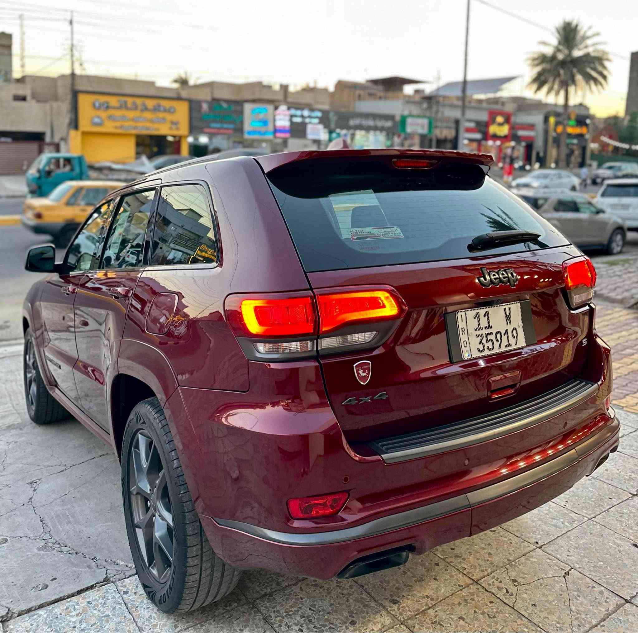 للبيع جيب  Sخليجي 2019 
1. محرك 3600
2. فتحة سقف بانوراما 
3. كراسي جلد 
4. تدفئه كشنات 
5. نقطه عمياء 
6. تحديد مسار 
7. رادار خلفي 
8. 4 انظمة قياده 
9. شاشه كار بلي اوتو 
10. صندوق كهرباء
11. ماشيه 94 كيلو 
12. كشن خزن ميموري 
13. اوتو ستوب 
14. مرآة جانبيه شفط 
15. هيتر ستيرن 
16. تبديل باب نفس اللون اثر شخط كفاله من الصبغ والبارد 
17. السعر 272 قابل للتفاوض 
18. للاستفسار *********** بغداد, العراق
