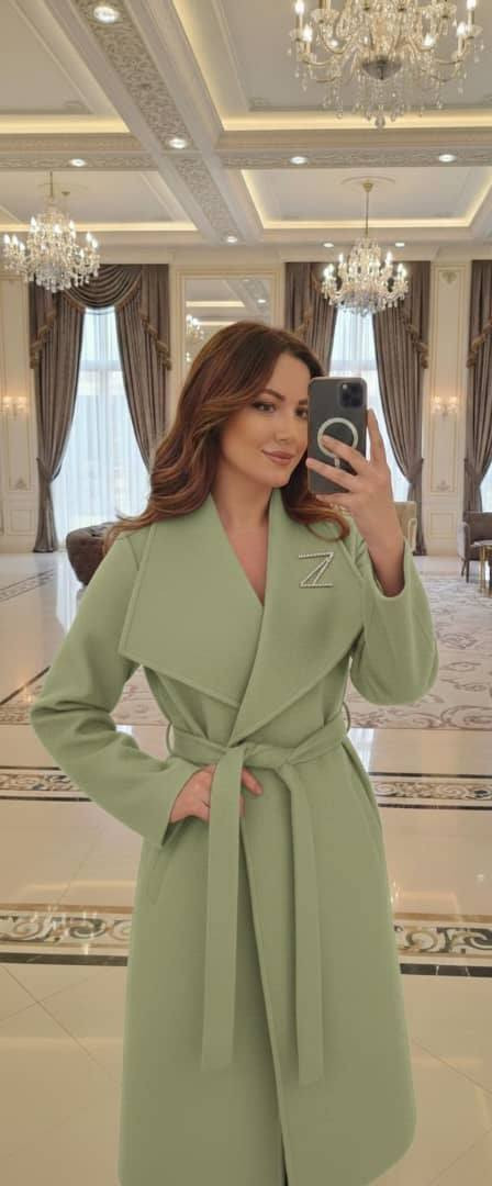 اطلالتك بالعيد بتكمل مع جاكيت فخم من عنا
جاكيت جوخ مع بروش قالب وقصة روعة


**إذا كنت صاحب هذا الإعلان وتريد حذفه لأي سبب، رجاءا أرسل رسالة إلى الدعم الفني**