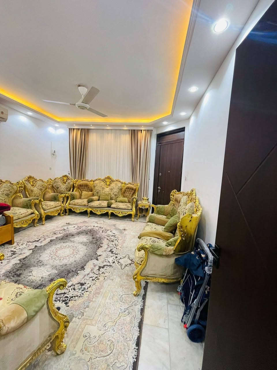 دار تجاري للبيع او المراوس
 الموقع: الكرامة (الشارع لمشجر) 
قرب مكتب ياسر سكندر وتوت
 المساحة: 100م الواجه 9 م
طابو ملك صرف 
يتكون من طابقين 
3 غرف نوم صاله كلدور مجمع صحيات
ملاحظه
 المراوس  بيت أكبر مساحته 250 او 200 مناطق حي الامام او حي ضباط او حي جامعه او حي مرتضى او شبر او حي لحسين
اي استفسار خاص اواتصال
***********
نستقبل كافة العروض التجاريه والسكنيه
