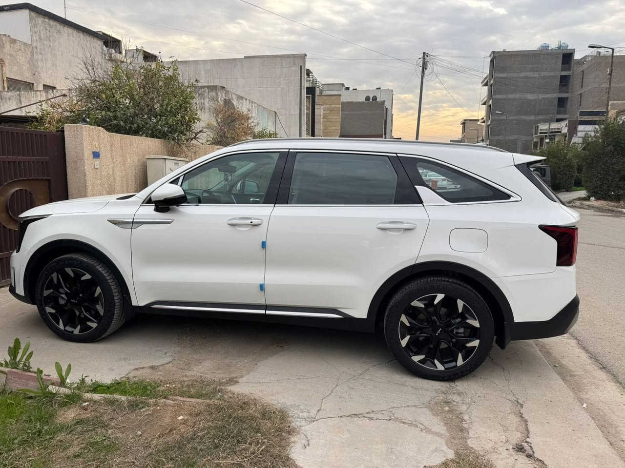 سورنتو ٢٠٢٥ ماشية ٥١٠٠ فئة 4x 
اعلى فئة بالسورنتو
ضمان الدولية
بيها بارد بالجنطة جهة اليسار
للاستفسار اكثر
الاتصال على ***********
