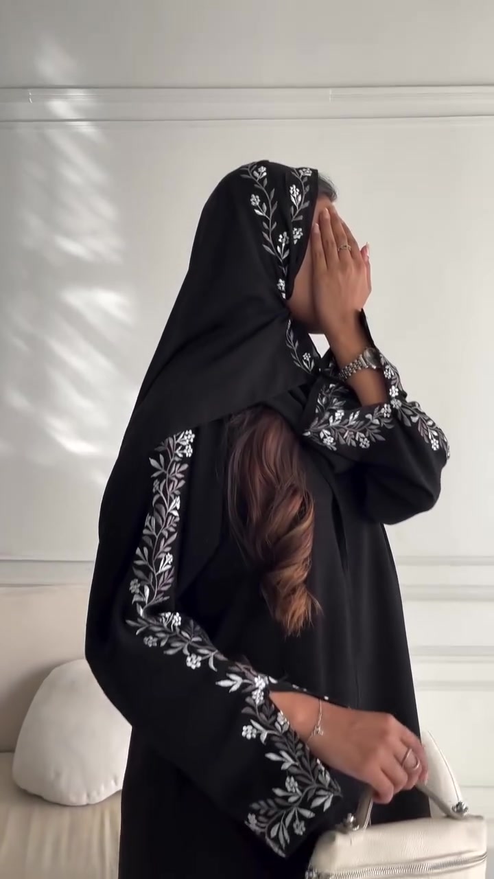 *خلي حضورك ينعرف من عبايتك* 😌💐

عبايه الجميلات القطعه اللي بتحلي حضورك وبتزيدك ثقه مع جمالك وأنوثتك 

التطريز الفخم بلمسه الرقي والفخامة المثالية ل الك وبس بقماش برادا كواليتي عاالي 

دعي الاسود الملكي 🖤 يتكلم 😉

تواصي
شحن وتوصيل بعد ١٠ ايام  من العيد

ثبتي طلبك الان وحجزي قطعتك المميزه 🔥

السسسسسعرررررررر ................. @إشارة


**إذا كنت صاحب هذا الإعلان وتريد حذفه لأي سبب، رجاءا أرسل رسالة إلى الدعم الفني**