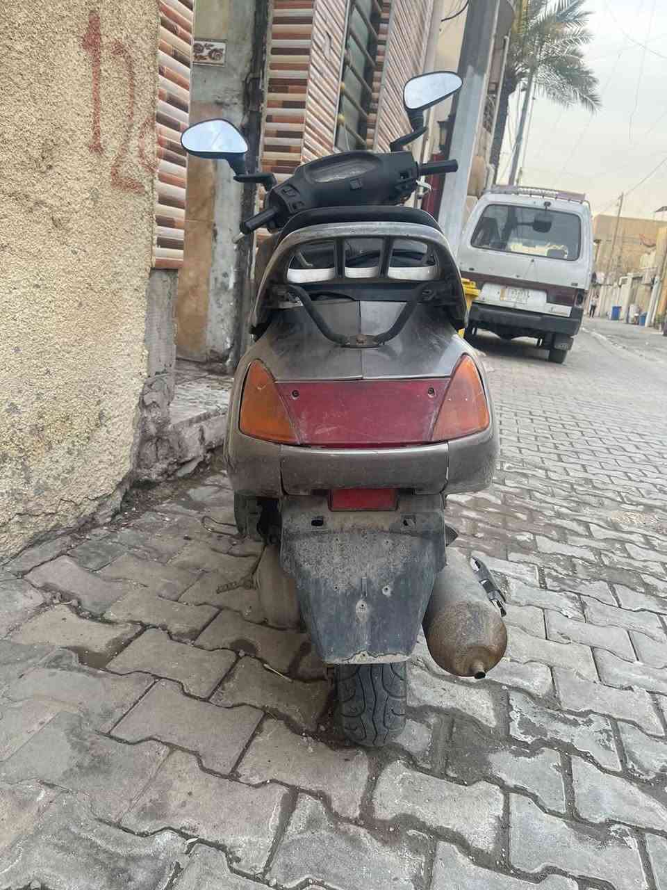 دراجة سبيسي متروكة
شغالة سلف هندر كهربائيات يحتاج الها ترتيب ترايش جوه فقط

250 وبيها مجال
***********
