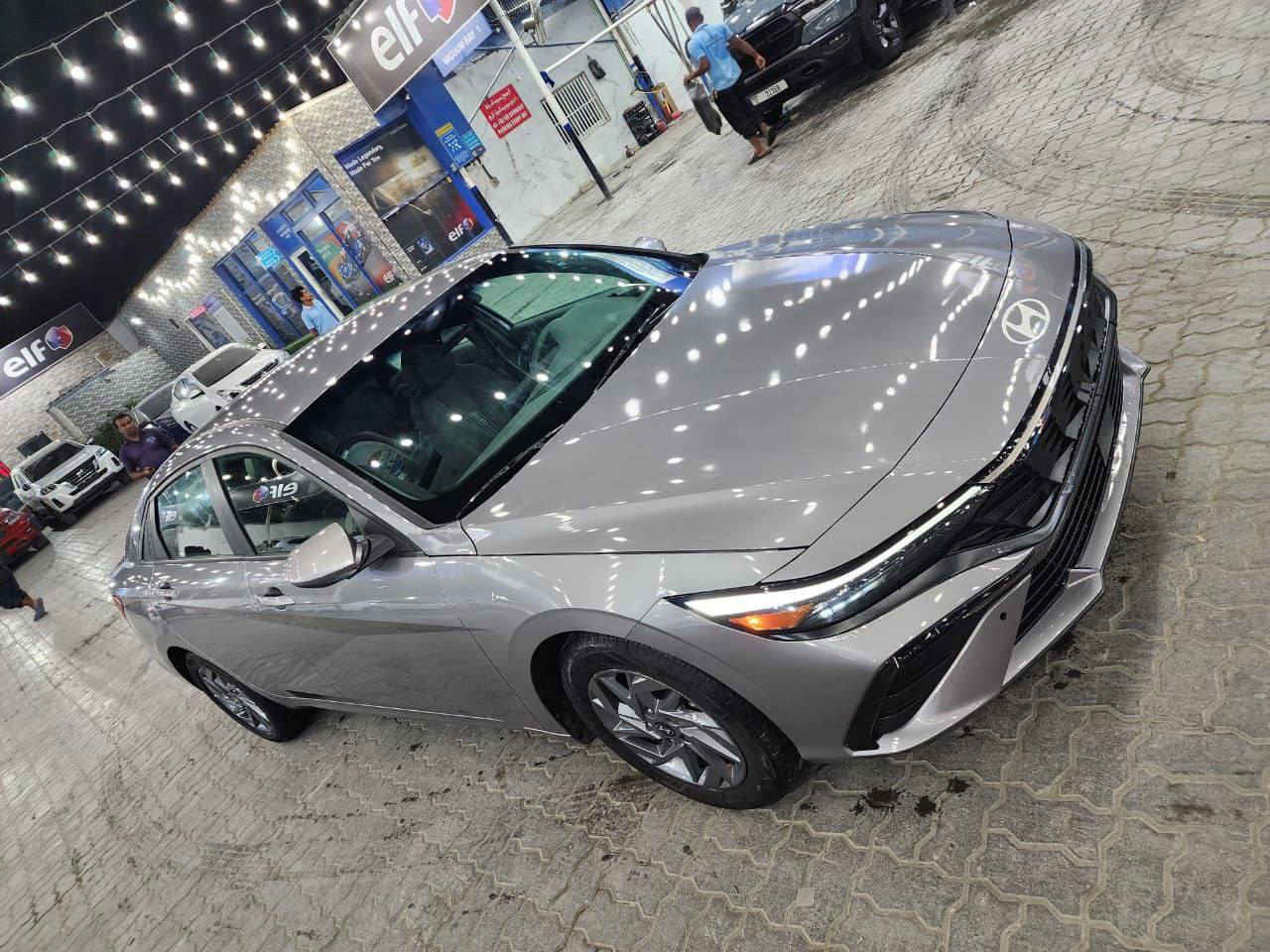 السلام عليكم 
السعر 120 وبيه مجال مكاني ديوانيه ***********
النترا 2024 امريكي مرقم قادسيه شهداء وكاله عامه من المالك مباشرة سياره بيه تبديل 3 قطع بنيد وجاملغ وباب شاصي راديترات سليم ايرباك استيرن راجع ستتم ماشيه 15 الف مكينه 2000 دووش بدون بخار بدون تنقيص  مكينه كير على الفحص مواصفات تحديد مسار مانع انزلاق ثلاث وضعيات قياده رادار أمامي وجانبي دواخل لونين اسود ورصاصي مانع تصادم بين سيارتين شاشه عطلات توقف ذاني حساسات خلفيه شاشه كبيرا كامرا دواره تحكمات استيرن جهتين ويل كب لايت زنون سياره جديده وجاهزه بدون اي نقص ماذب عليه ربع تحم تاير حداديه باتري كله جديد
