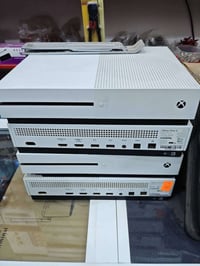 اكس بوكس ون اس عدد اربع قطع 2 تيرا و 2 500 كيكا  سعر الواحد 100 الف وا...