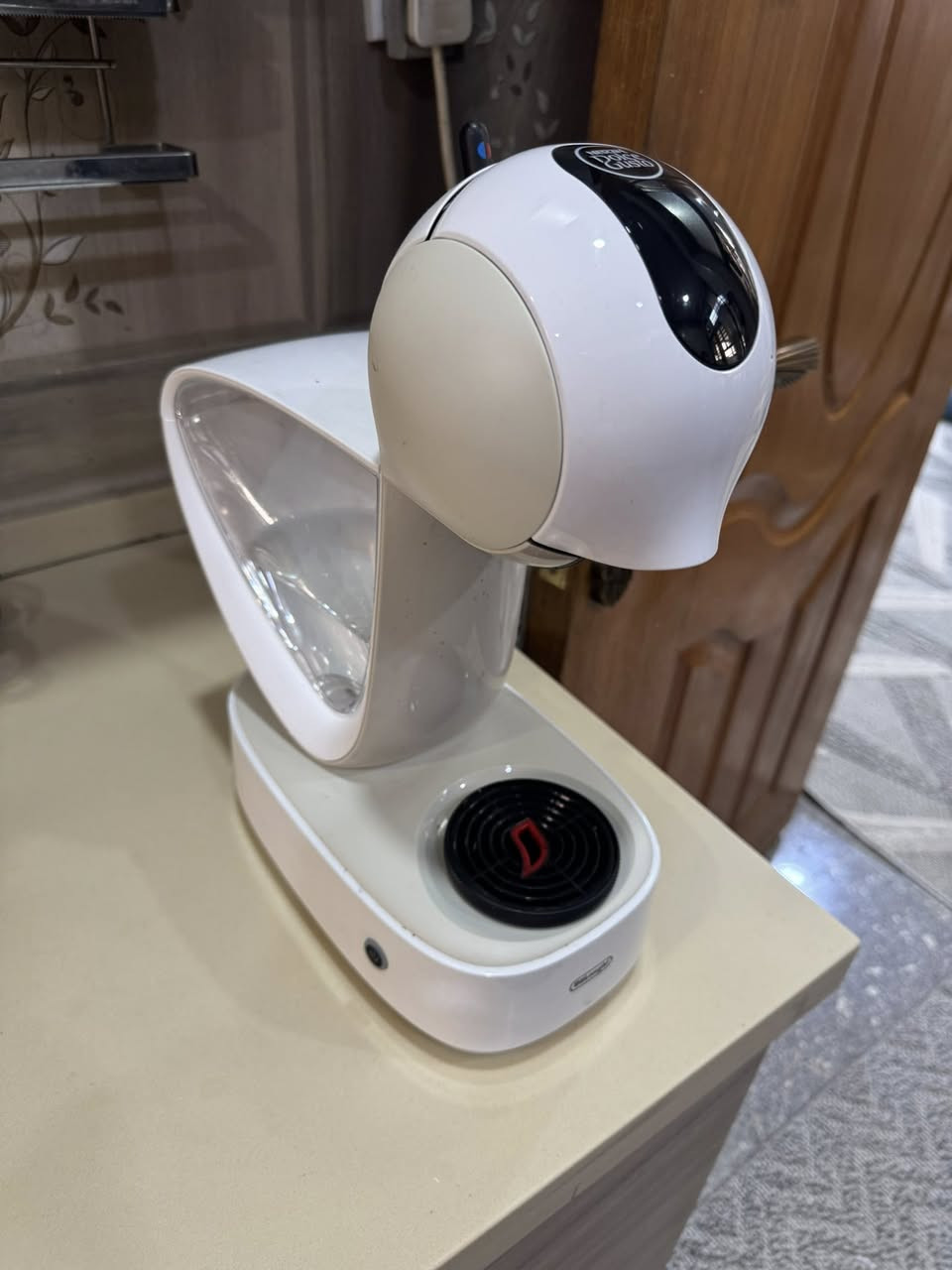 مكينه قهوة كبسولة جديدة استخدام مرتين بس نظافة ١٠٠ ٪؜ سعرها ٩٠ الف علما انو سعرها بالشركة بالكرادة ١٤٠ 
***********
